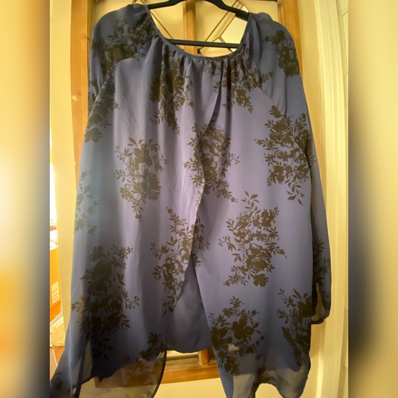 Torrid Blue Floral Sheer Sleeve Top SIZE 4 - Picture 2 of 8